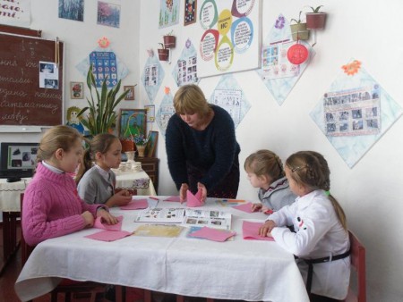 урок трудового навчання у 5 класі з теми «Культура споживання їжі. Етикет за столом», який провела Картава О.І.